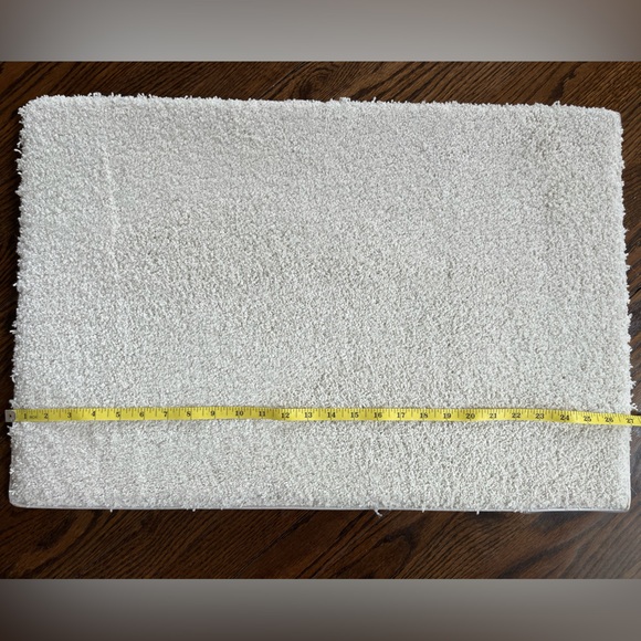 27x18 White Carper Rug - Picture 4 of 6